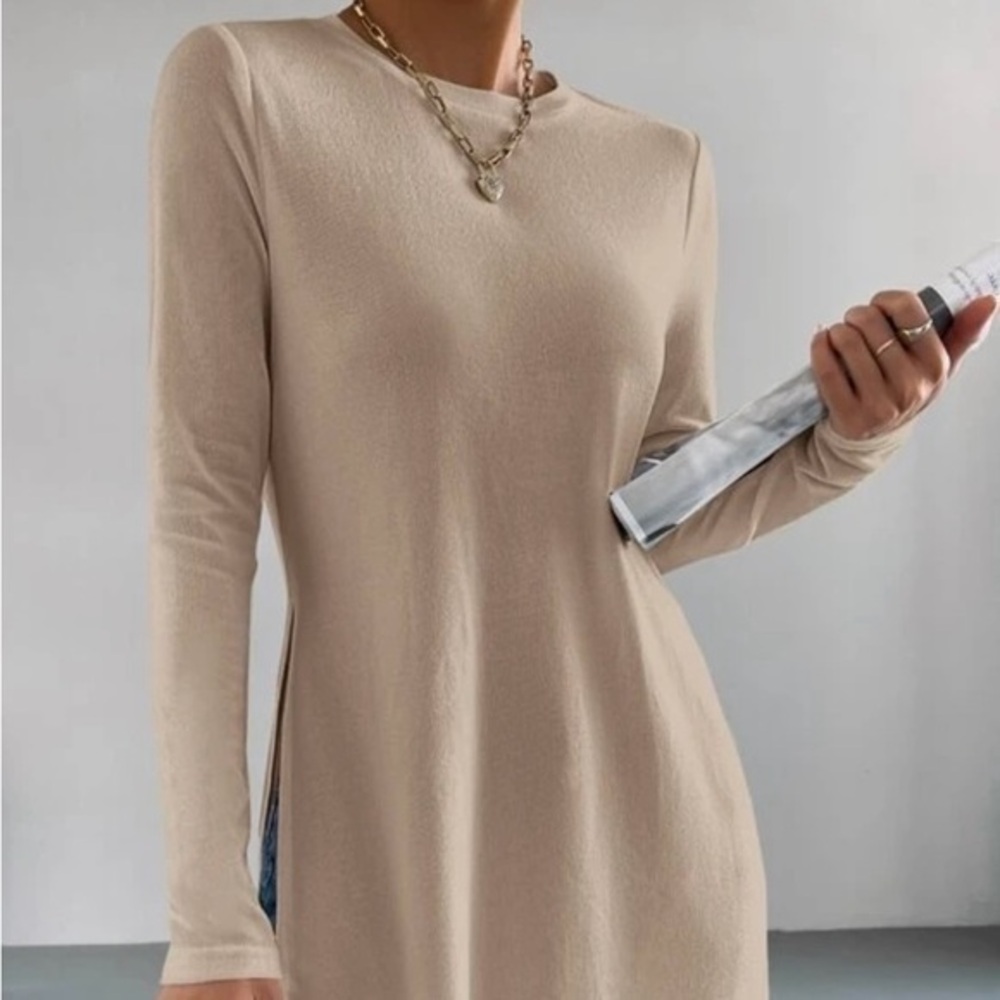 🌸S32 - SHEIN Essence Solid Hem Long Tee🤎